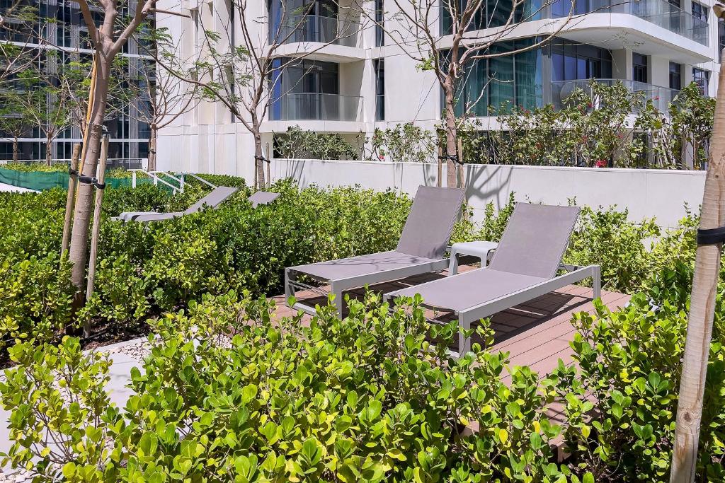 Chic Apartments in Marina Vista Emaar Beachfront