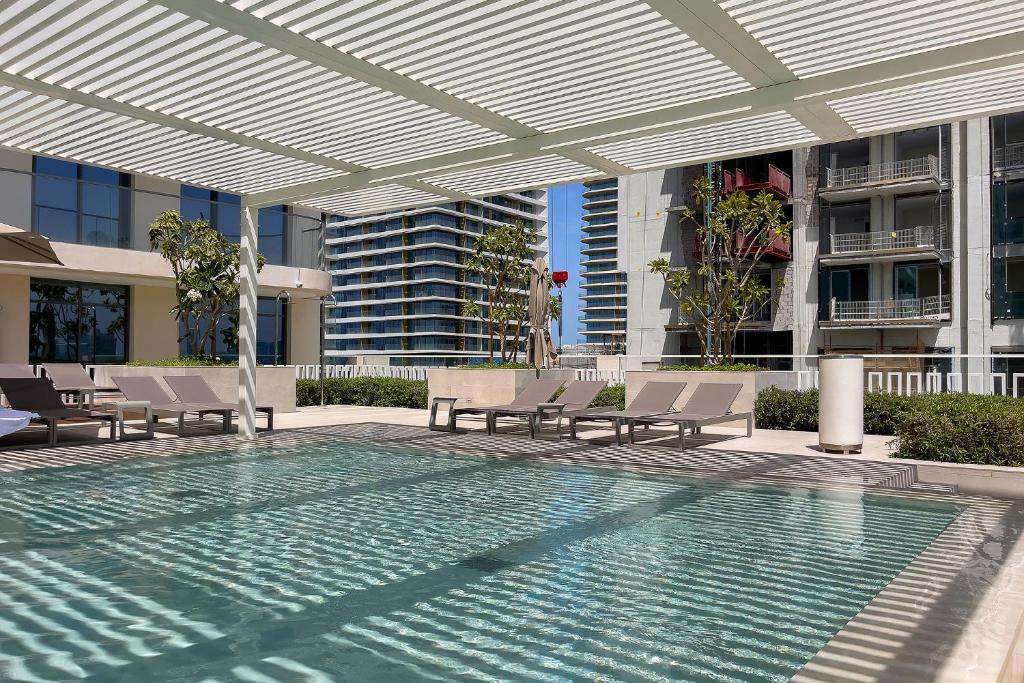 Chic Apartments in Marina Vista Emaar Beachfront