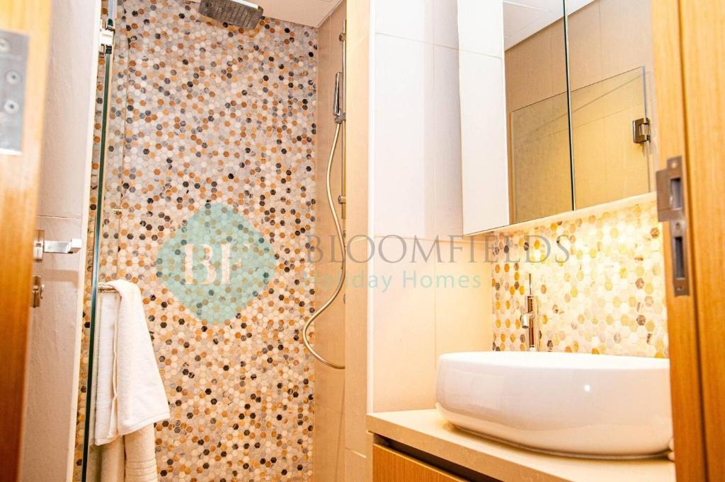 هتل بلومفیلدز پارشیال سی ویو ویت بیچ اکسس Bloomfields Partial Sea View With Beach Access
