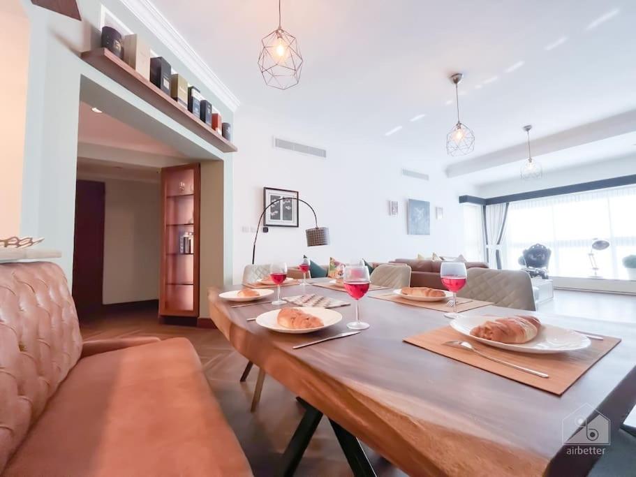 Amazing 2bedroom with Balcony Palm Jumeirah Dubai