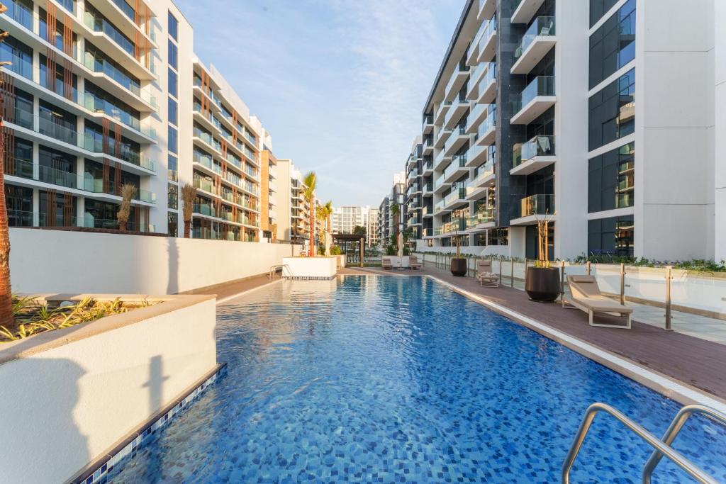 Brand new furnished studio in Meydan,Dubai