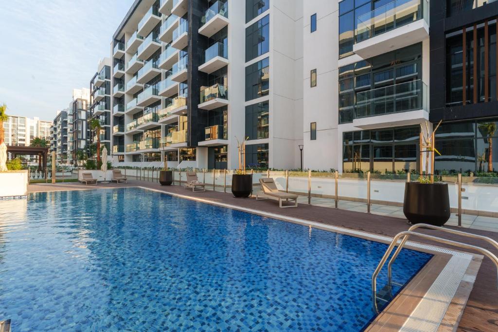 Brand new furnished studio in Meydan,Dubai