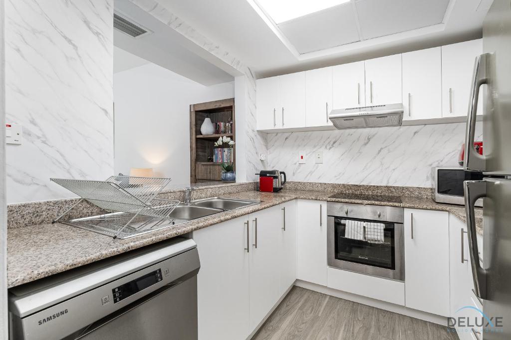 Charming 1BR in The Point Tower, Dubai Marina by Deluxe Holiday Homes