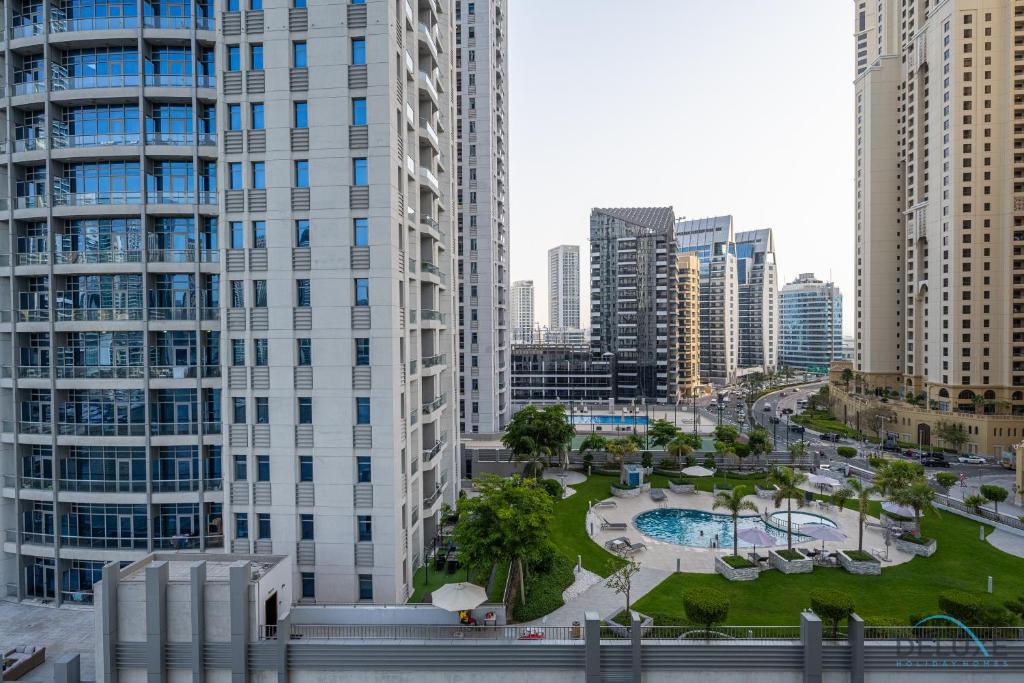 Charming 1BR in The Point Tower, Dubai Marina by Deluxe Holiday Homes