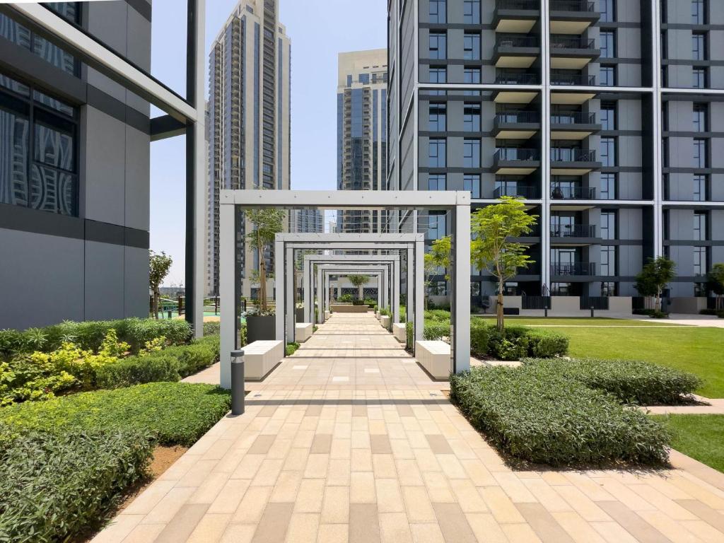 GLOBALSTAY Creek Edge Tower Elegant Apartments