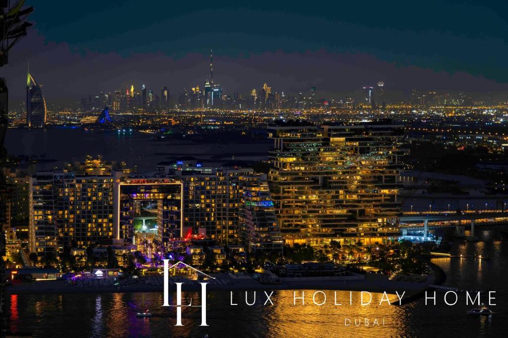 LUX The Marina Vista Beachfront Suite 2