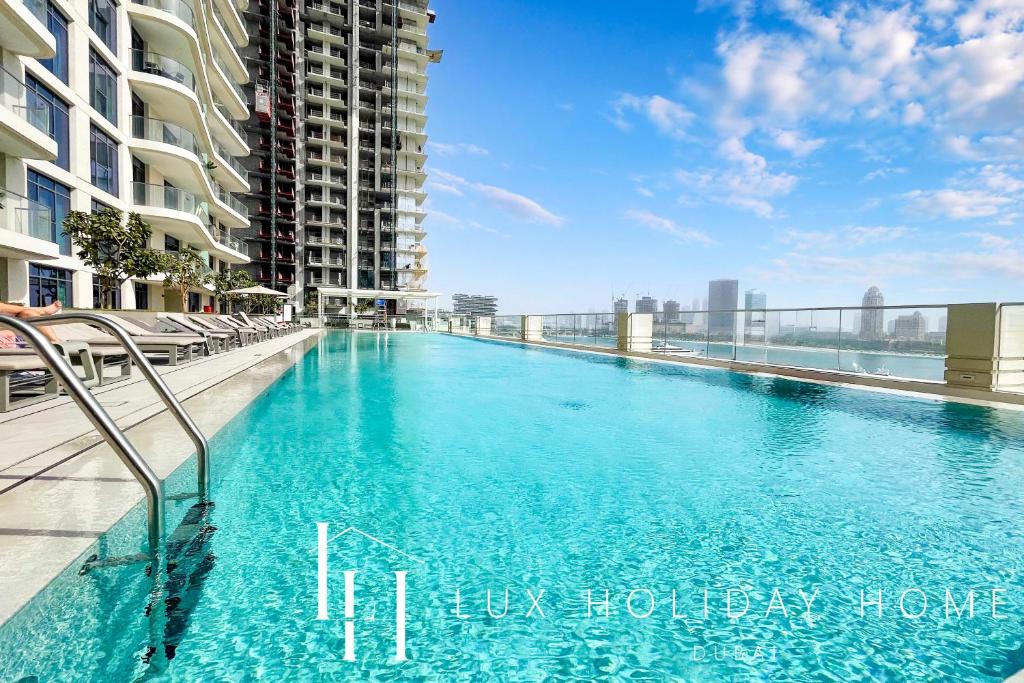 LUX The Marina Vista Beachfront Suite 2