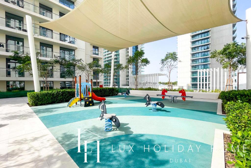 LUX The Marina Vista Beachfront Suite 2