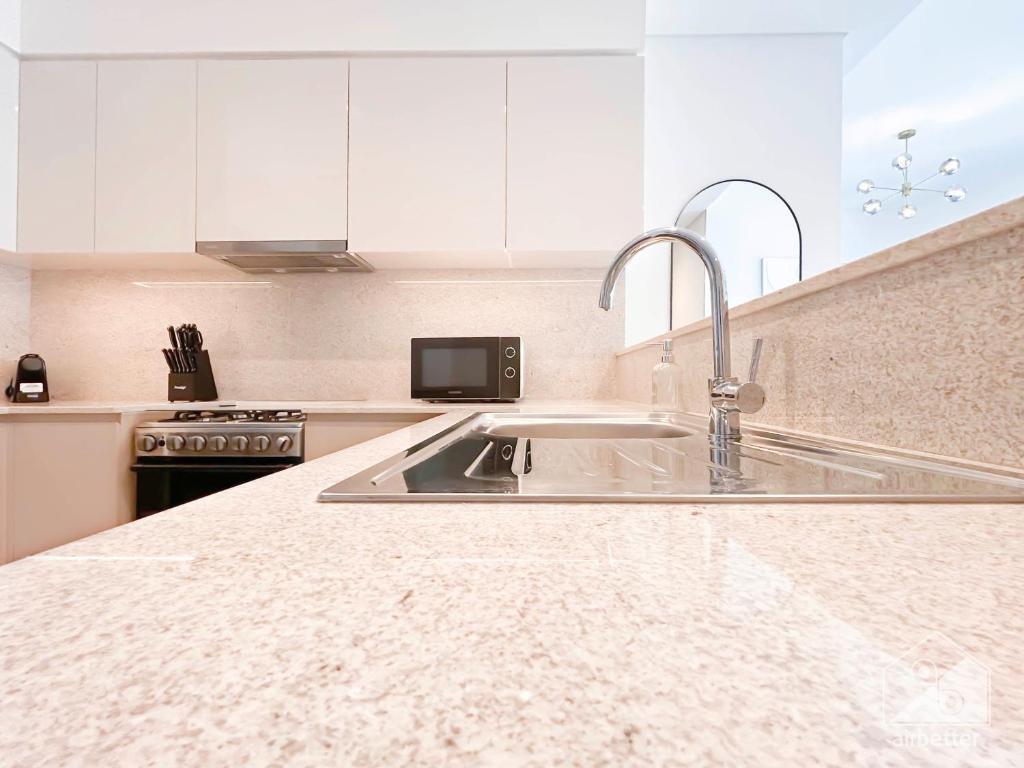 Luxurious Living in 2B with Burj & Fountain Views