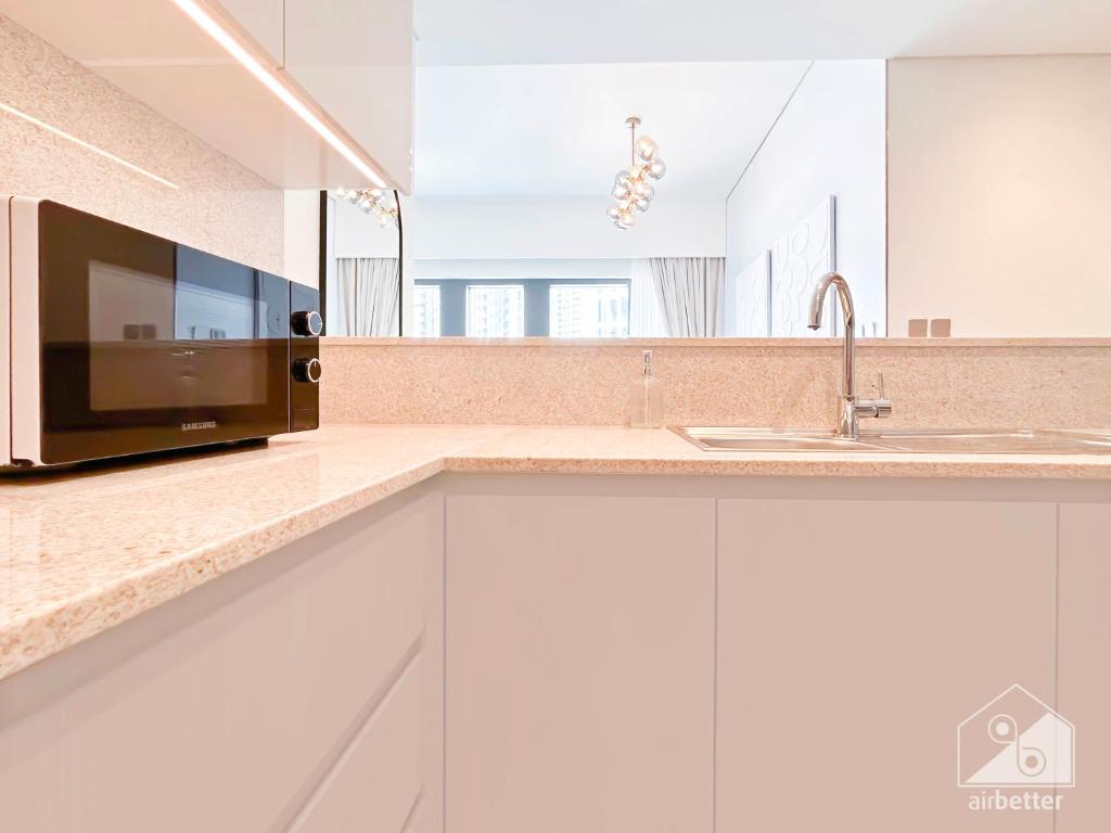 Luxurious Living in 2B with Burj & Fountain Views