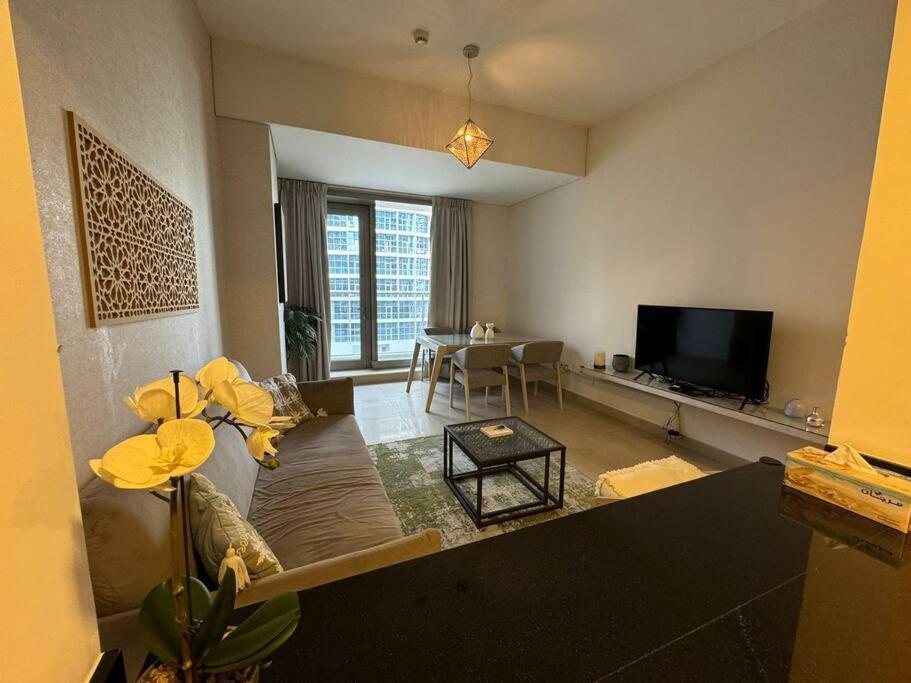 هتل وان بی آر آپت اسپرکل تاور مارینا دبی - 1BR Apt Sparkle Tower Marina Dubai