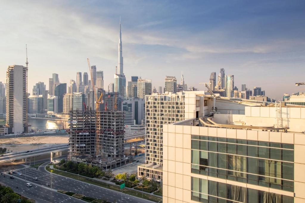 هتل پنورامیک برج خلیفه ویوز فروم ۱۸ث فلکسان ۲بی‌آر - Panoramic Burj Khalifa Views from 18th fl Lux 2BR