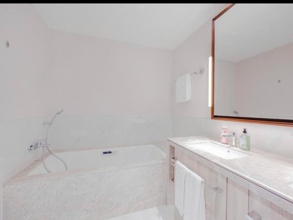 هتل جمیرا اسکای ویلز Jumairah Sky villas