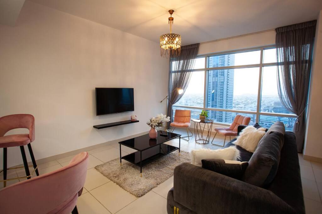 هتل ۱BR اپت آن بولوار استپس فروم برج اند دبی مال - 1BR apt on boulevard Steps from Burj & Dubai Mall