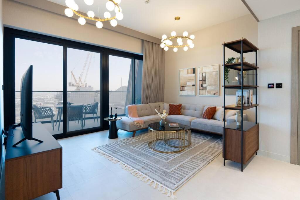 Spacious 2BR Canal View - Heart of Business Bay