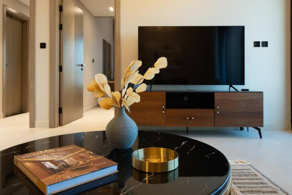 Spacious 2BR Canal View - Heart of Business Bay