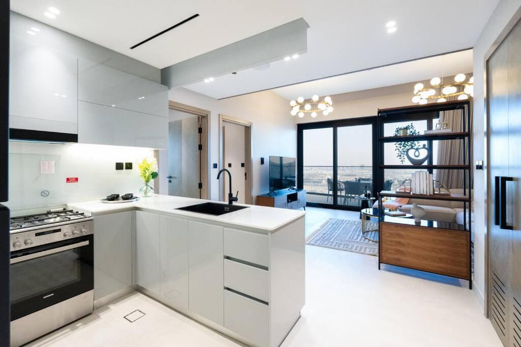 Spacious 2BR Canal View - Heart of Business Bay