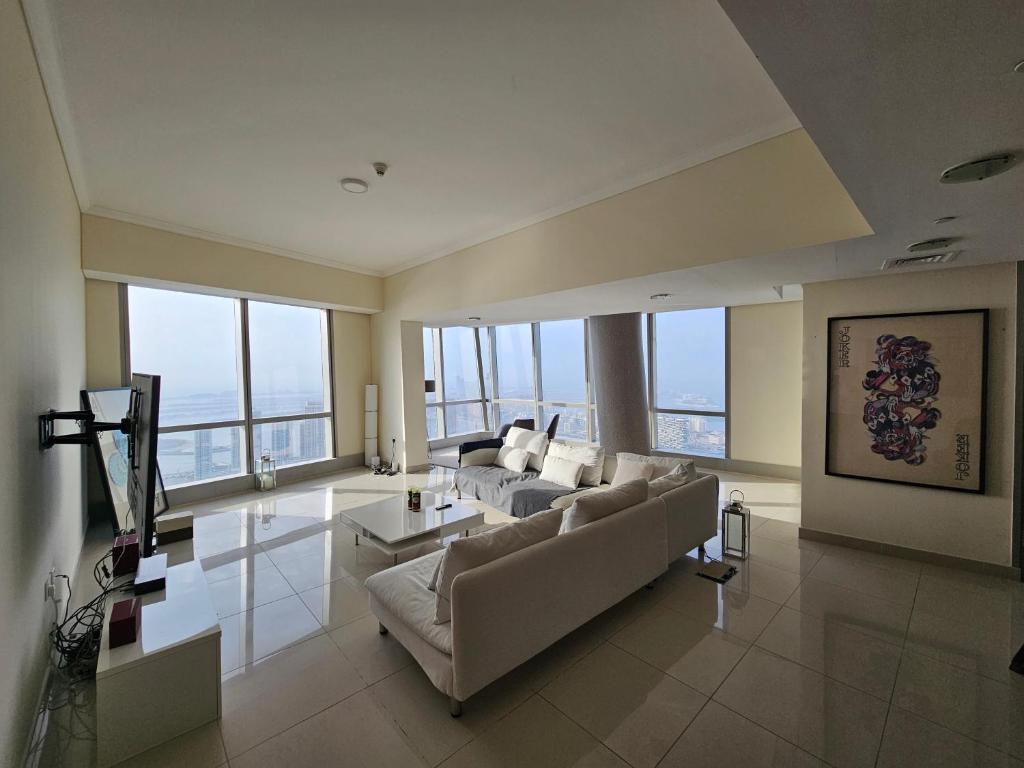 هتل گلاس ویندو آپارتمنت ویت پالم اند سی ویو - مارینا - Glass Window Apartment with Palm & Sea View - Marina