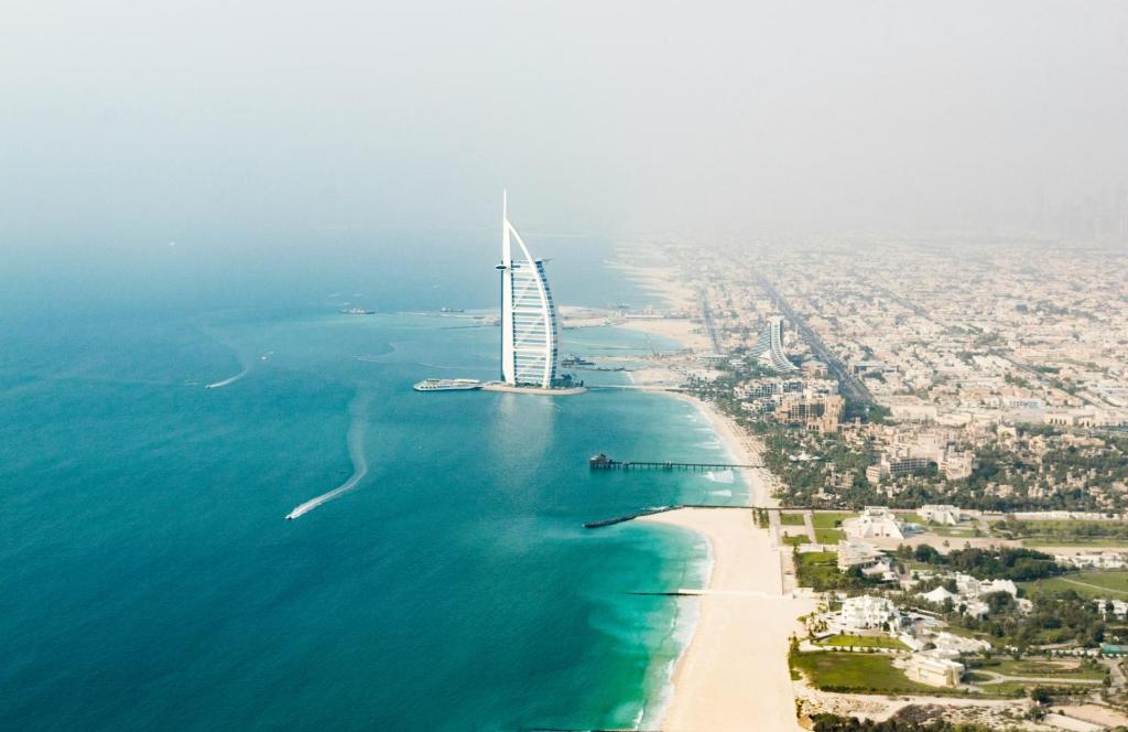 هتل لاکچری بلو واترز - سی اند آین دبی ویوز - Luxury Bluewaters - Sea and Ain Dubai Views