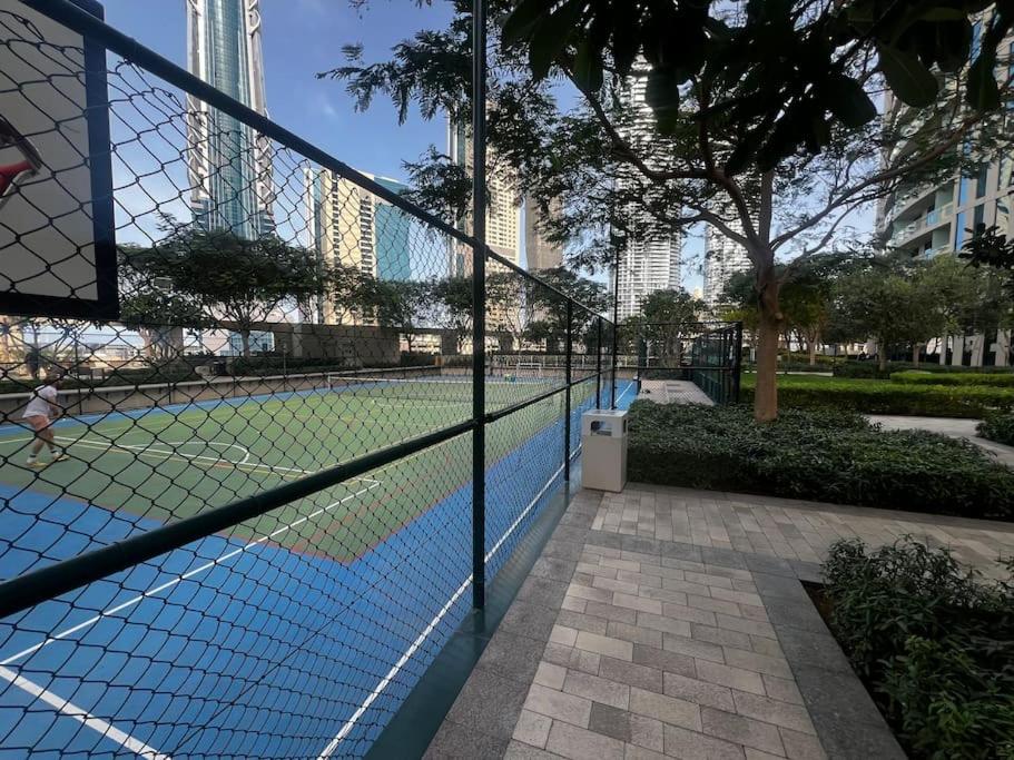 Huge Luxury 2 Bedroom Facing The Burj Khalifa