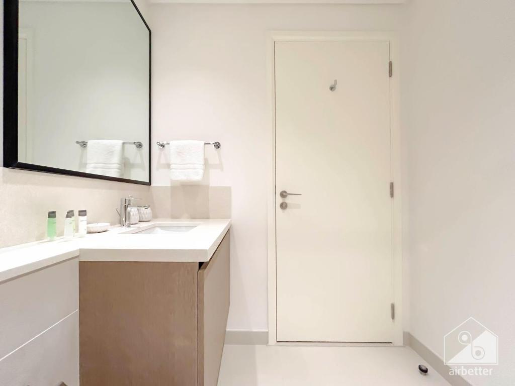 Luxury & Elegance at Burj Crown Downtown