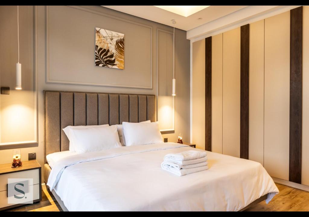 هتل کامفرتبل ۲ بی‌دی‌آر آپت، کلاوز تو مترو - Comfortable 2 BDR Apt, Close to Metro