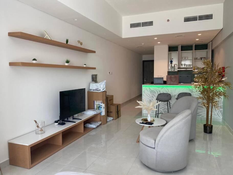 هتل مدرن استودیو لوکیتد ۱۵ مین فروم دبی ایپورت - Modern studio located 15 min from Dubai Airport
