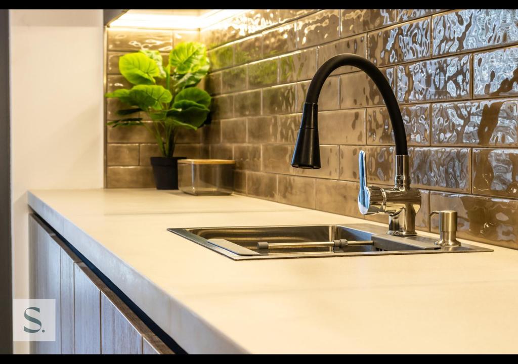 Prime 2 BDR, Centrally Located