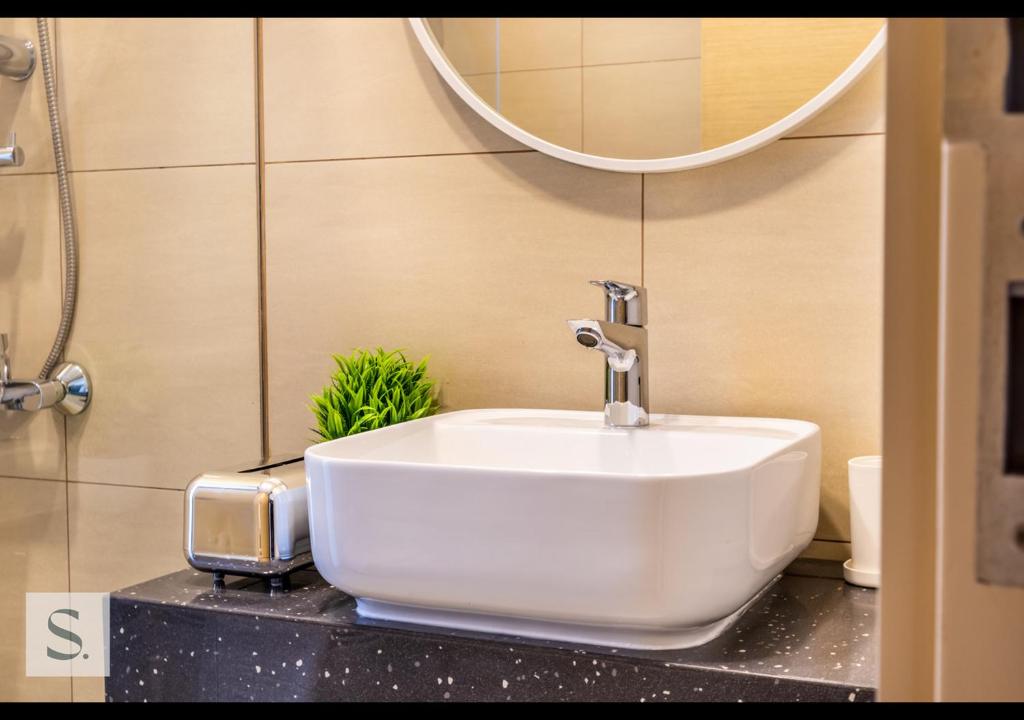 Prime 2 BDR, Centrally Located