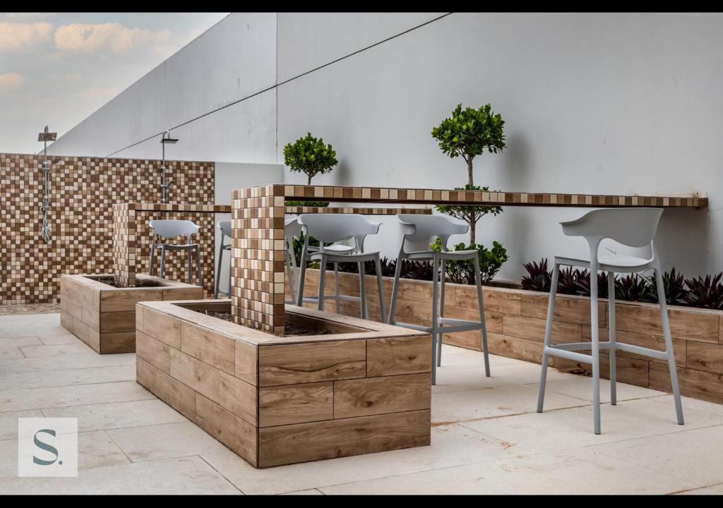 Prime 2 BDR, Centrally Located