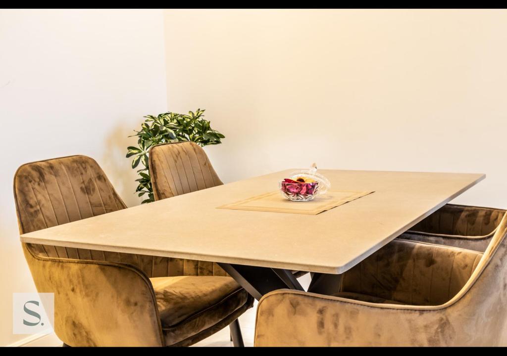 Prime 2 BDR, Centrally Located