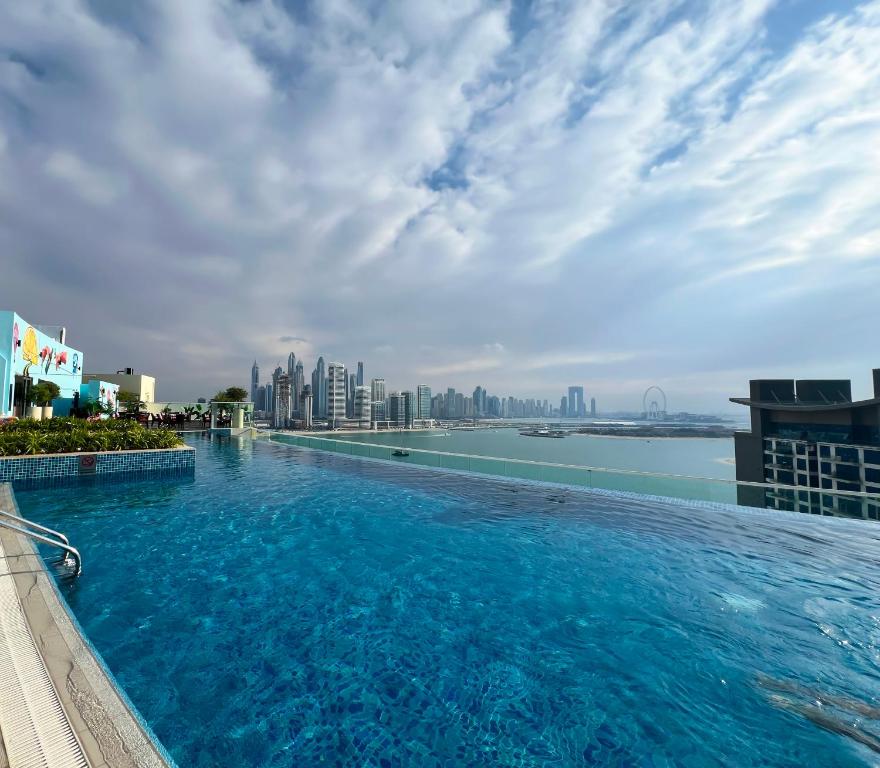 Coastal 1BR Hideaway with Breathtaking Sea Views - 50AB5