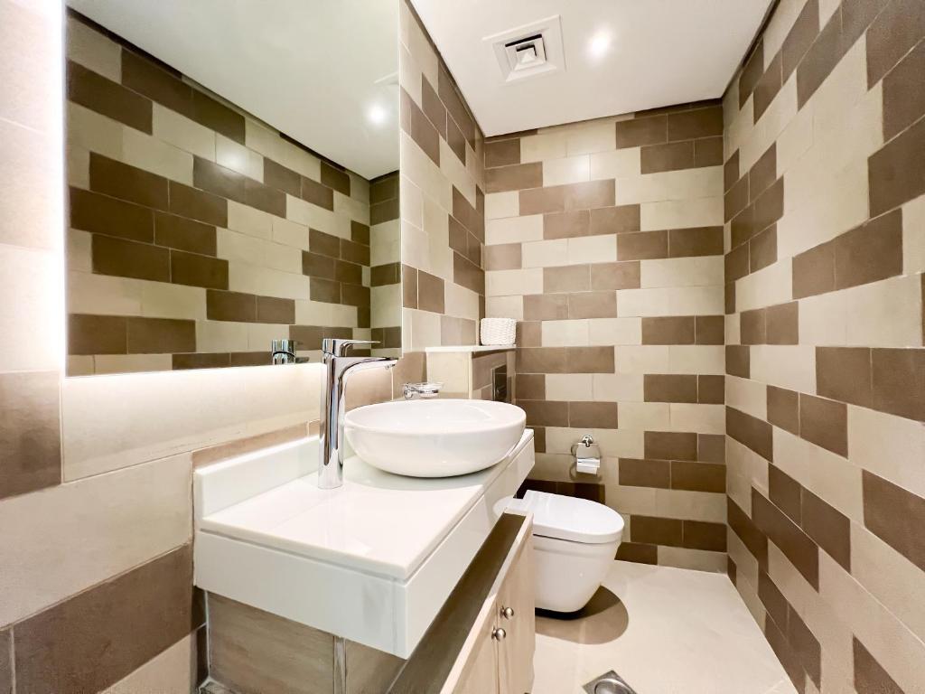 Coastal 1BR Hideaway with Breathtaking Sea Views - 50AB5