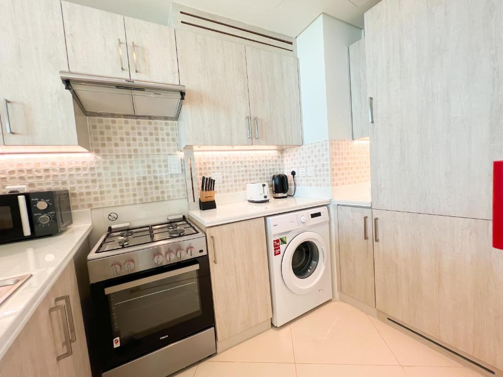 Coastal 1BR Hideaway with Breathtaking Sea Views - 50AB5