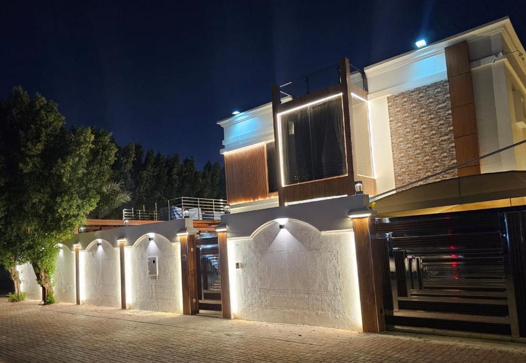 هتل انوشتان ویلا سرویسد ویلا فور استیکیشن (Anushthan Villa) serviced villa for staycation