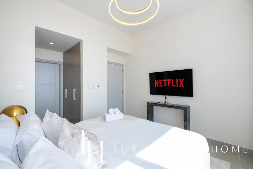 LUX The Downtown Sea View Suite