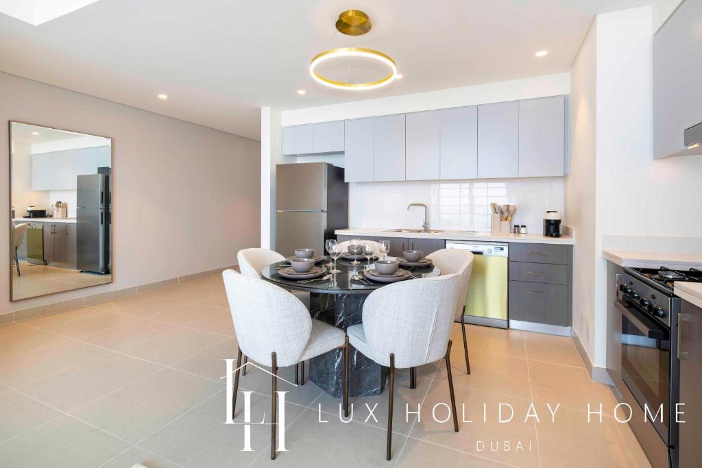 LUX The Downtown Sea View Suite