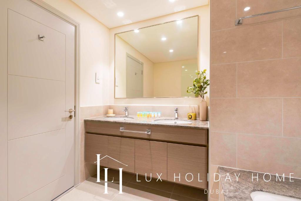 LUX The Downtown Sea View Suite