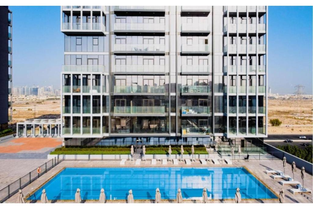هتل کول داون! سامر دیل این بلوم تاورز، جی‌وی‌سی - Cool Down! Summer Deal in Bloom Towers, JVC