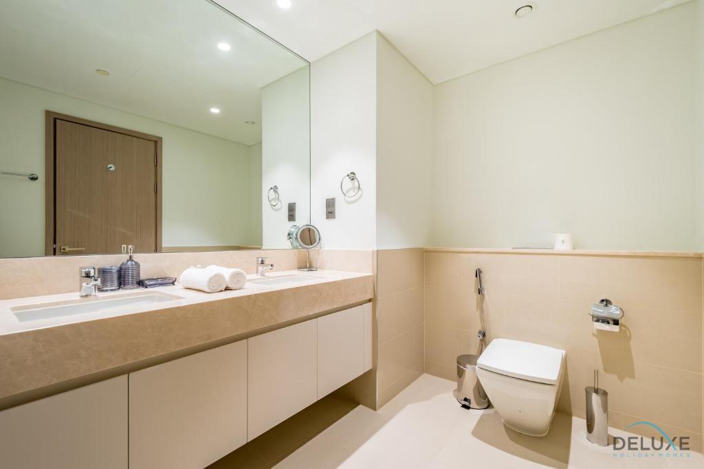 Deluxe 3BR Apartment with Assistant Room at Act One Act Two Tower 2 in Downtown Dubai by Deluxe Holiday Homes