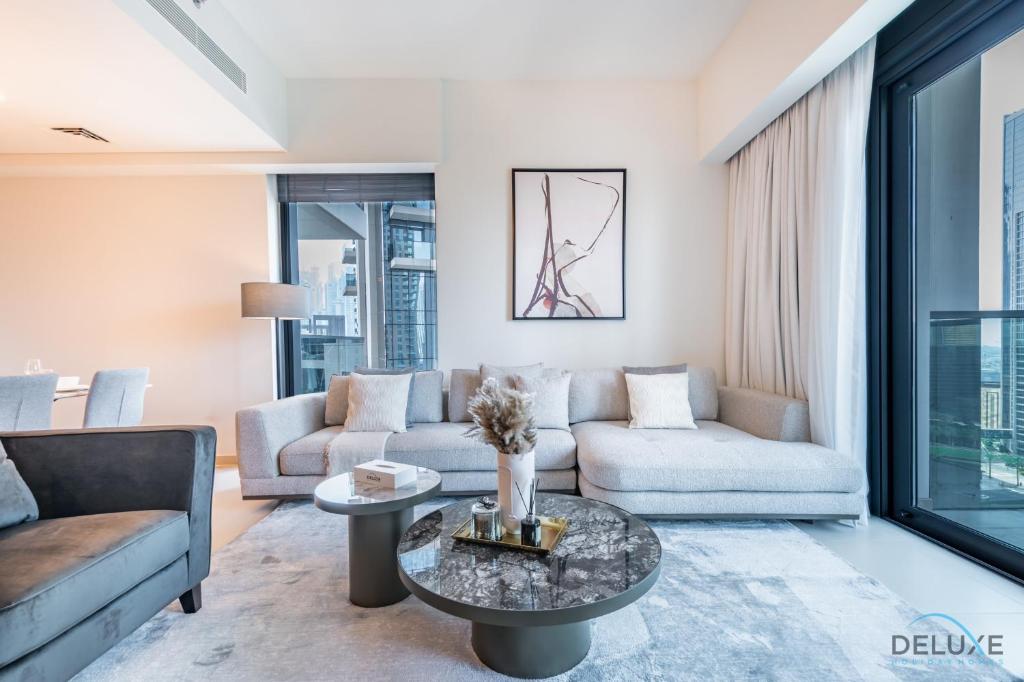 Deluxe 3BR Apartment with Assistant Room at Act One Act Two Tower 2 in Downtown Dubai by Deluxe Holiday Homes