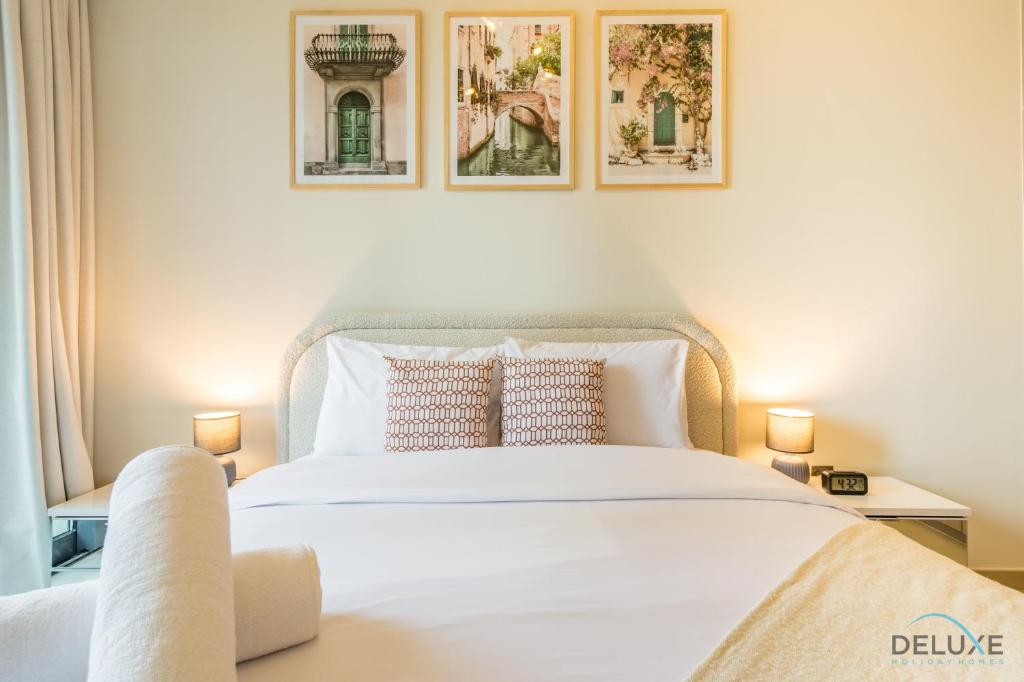 Deluxe 3BR Apartment with Assistant Room at Act One Act Two Tower 2 in Downtown Dubai by Deluxe Holiday Homes