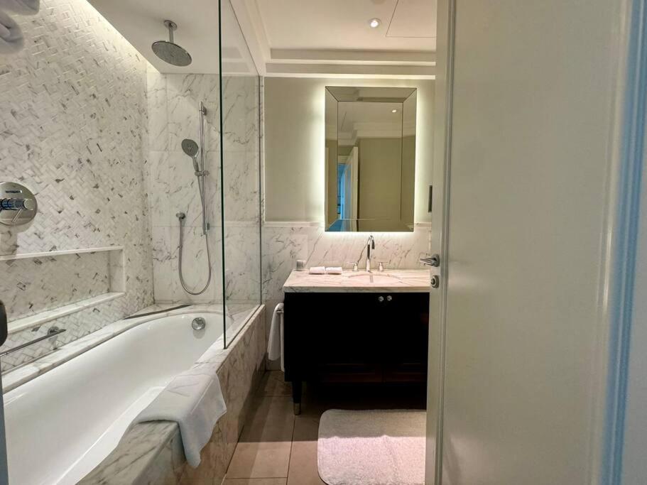 The Address Boulevard One Bedroom With Burj Khalif View