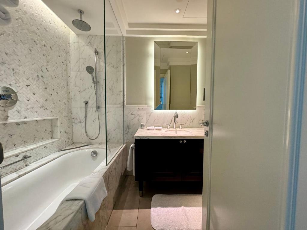 The Address Boulevard One Bedroom With Burj Khalif View