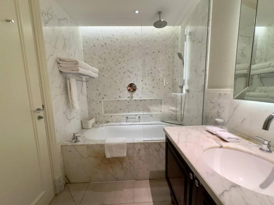 The Address Boulevard One Bedroom With Burj Khalif View