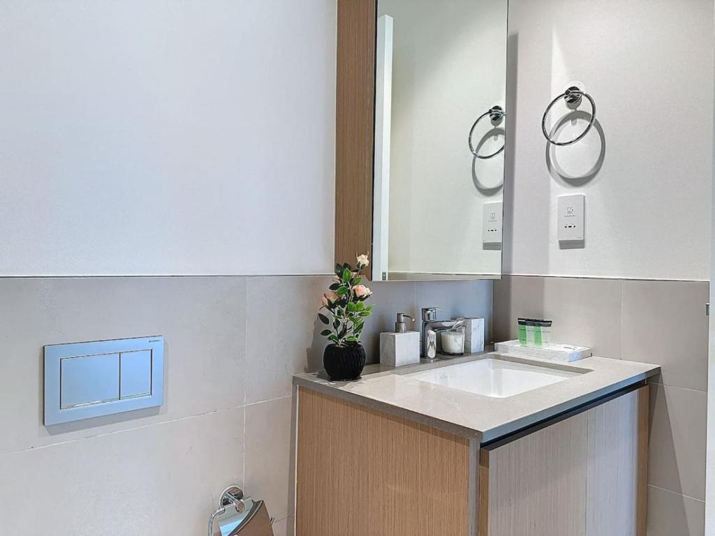 Key View - Summer 3, Creek Beach