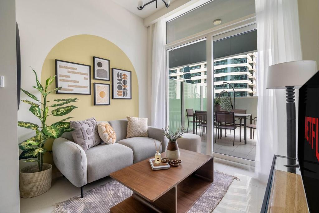 هتل گست ردی - مگنیفیسنت لیوینگ آت ربا رزیدنس - GuestReady - Magnificent living at Reva Residence