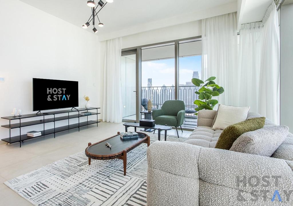 هتل ۳BR داون تاون آپارتمان ویت برج خلیفه ویوز - 3BR Downtown Apartment with Burj Khalifa views