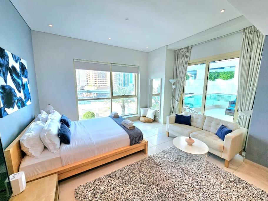 هتل پول ساید استودیو ویت هیوج بالکنی - Pool Side Studio with huge balcony