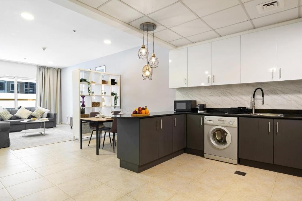 Marina Spacious and Comfy 1BR next to Dubai Harbour